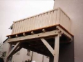 Balkon mit Glattkantbretter als Geländer